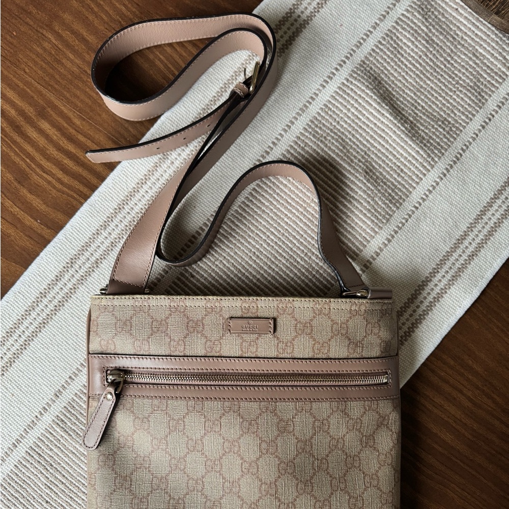 sold- Gucci supreme monogram crossbody bag